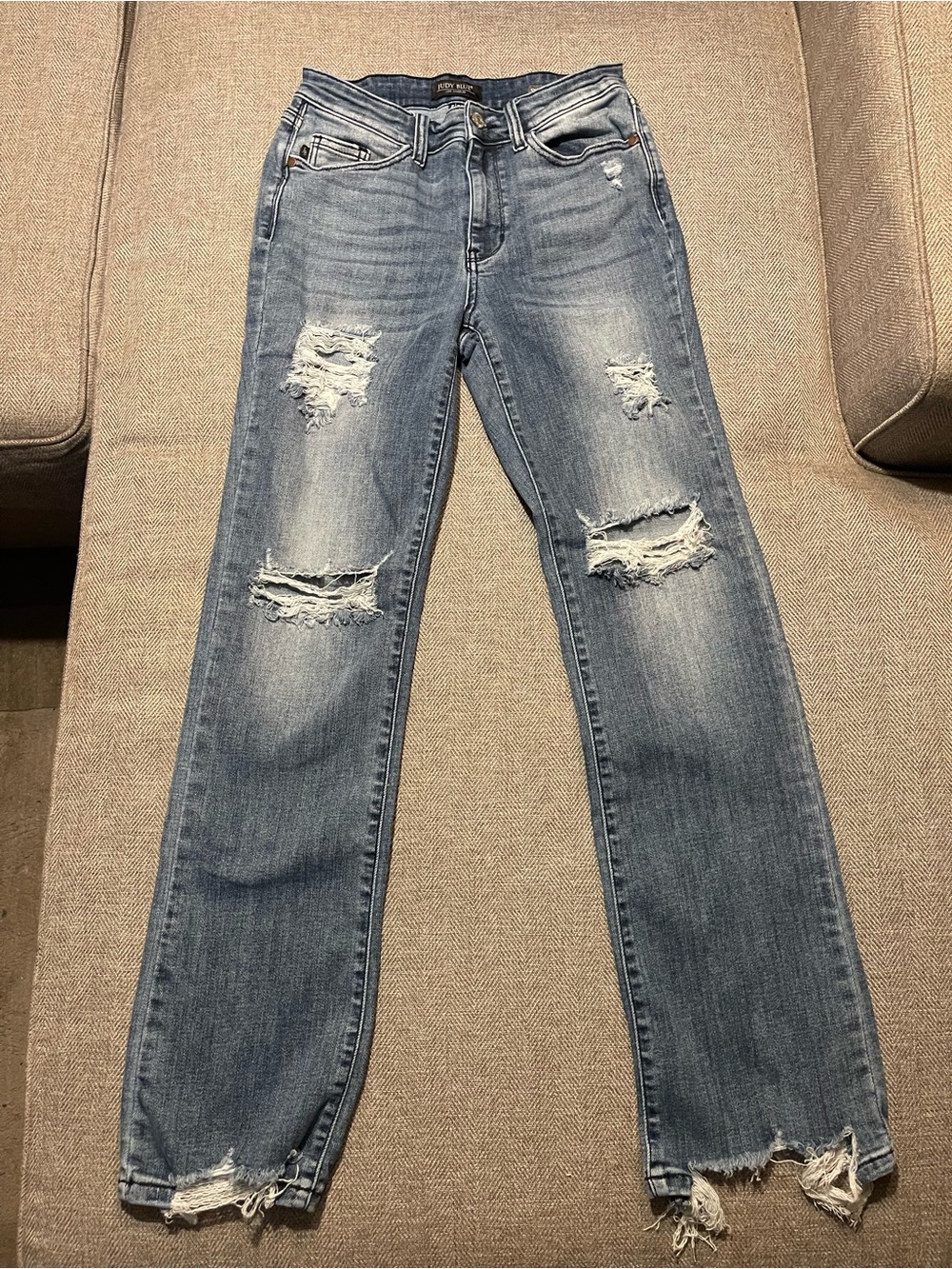 Judy Blue 5/27 Mid Rise Destroyed Straight Jeans Distressed Raw Hem